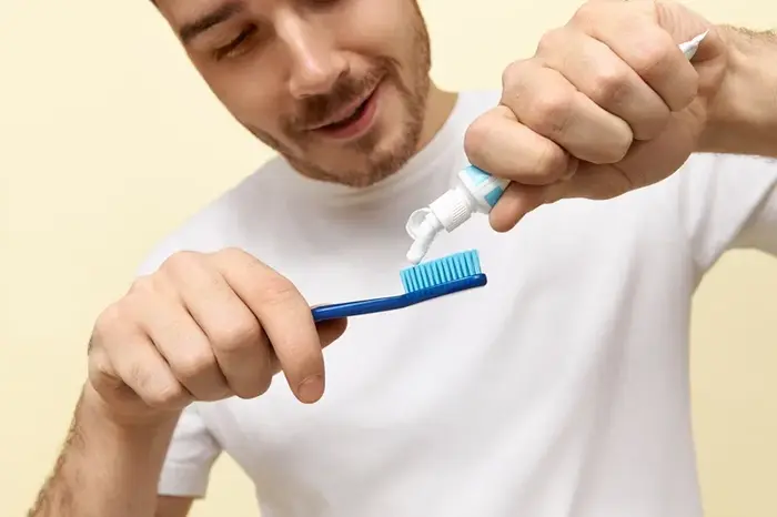 O que fazer para manter a escova de dentes limpa sem bactérias