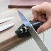 Afiador de Facas Compacto Knedhger InnovaGoods Acessórios de Cozinha - nacloset 2