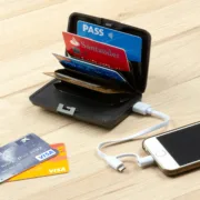 Porta-Cartões com Bloqueio RFID e Power Bank Sbanket InnovaGoods Acessórios de Moda - nacloset