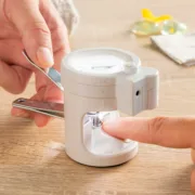 Corta Unhas com LED, Lupa e Lima Estética e Tratamentos Corporais - nacloset