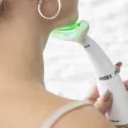 Redutor de Queixo Duplo com Fototerapia, Termoterapia e Vibração Anticelulíticos - nacloset 2