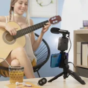 Kit Vlogging com Luz, Microfone e Comando Plodni InnovaGoods 6 Peças Acessórios para telemóveis e tablets - nacloset