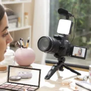 Kit Vlogging com Luz, Microfone e Comando Plodni InnovaGoods 6 Peças Acessórios para telemóveis e tablets - nacloset 2