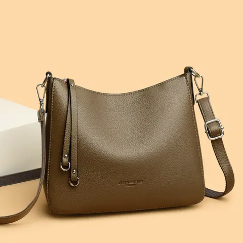 Genuine, elegant and versatile leather cross-sectional bag NAcloset 3 Genuine, elegant and versatile leather cross-sectional bag NAcloset 3