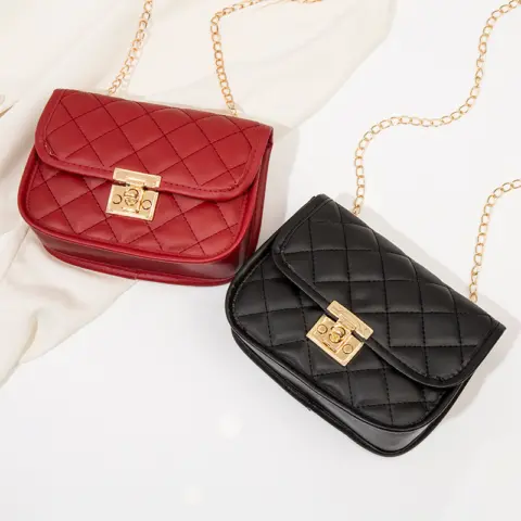 Bolsa feminina pequena quadrada com bordado em padrão de losangos Carteiras e Bolsas - nacloset 5 Bolsa feminina pequena quadrada com bordado em padrão de losangos Carteiras e Bolsas - nacloset 5