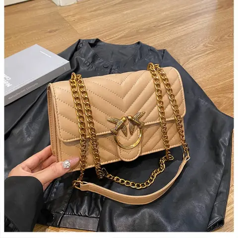 Female transverse bag with chain, elegant and versatile, to use on shoulder Bags and wallets - NAcloset 10 Female transverse bag with chain, elegant and versatile, to use on shoulder Bags and wallets - NAcloset 10