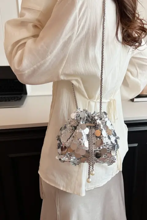 Bolsa transversal de lantejoulas com corrente Carteiras e Bolsas - nacloset 3 Bolsa transversal de lantejoulas com corrente Carteiras e Bolsas - nacloset 3