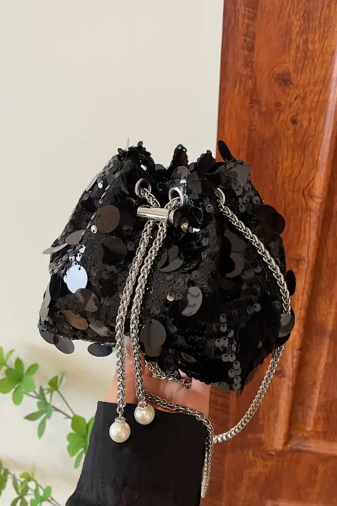 Bolsa transversal de lantejoulas com corrente Carteiras e Bolsas - nacloset 26 Bolsa transversal de lantejoulas com corrente Carteiras e Bolsas - nacloset 26