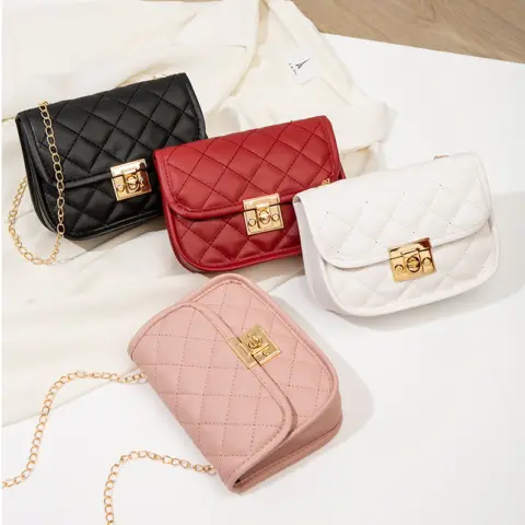 Bolsa feminina pequena quadrada com bordado em padrão de losangos Carteiras e Bolsas - nacloset 3 Bolsa feminina pequena quadrada com bordado em padrão de losangos Carteiras e Bolsas - nacloset 3
