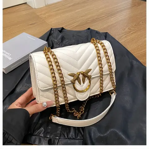 Female transverse bag with chain, elegant and versatile, to use on shoulder Bags and wallets - NAcloset 7 Female transverse bag with chain, elegant and versatile, to use on shoulder Bags and wallets - NAcloset 7