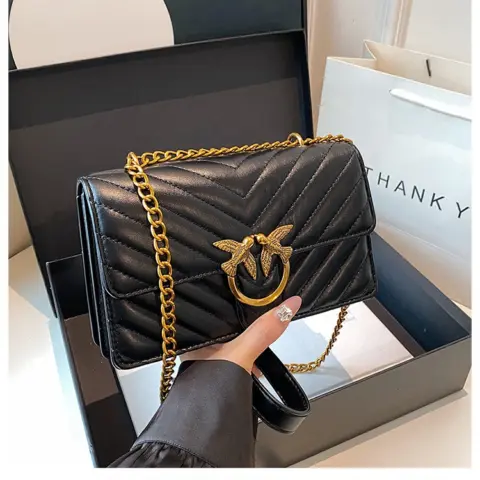 Female transverse bag with chain, elegant and versatile, to use on shoulder Bags and wallets - NAcloset 6 Female transverse bag with chain, elegant and versatile, to use on shoulder Bags and wallets - NAcloset 6