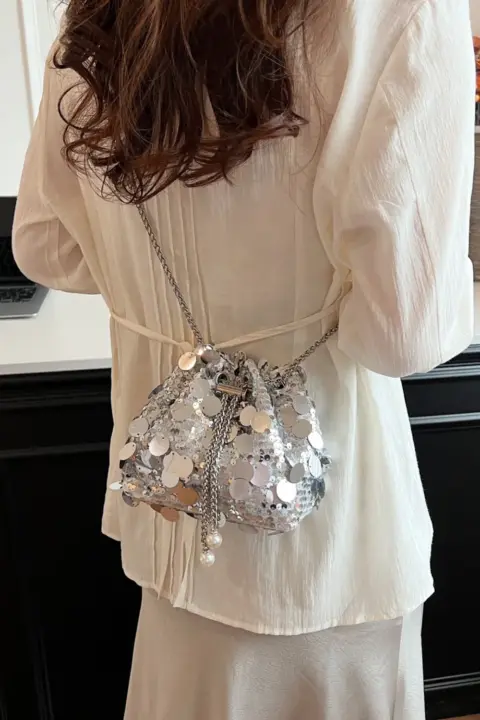 Bolsa transversal de lantejoulas com corrente Carteiras e Bolsas - nacloset 5 Bolsa transversal de lantejoulas com corrente Carteiras e Bolsas - nacloset 5