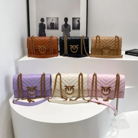 Female transverse bag with chain, elegant and versatile, to use on shoulder Bags and wallets - NAcloset 4 Female transverse bag with chain, elegant and versatile, to use on shoulder Bags and wallets - NAcloset 4