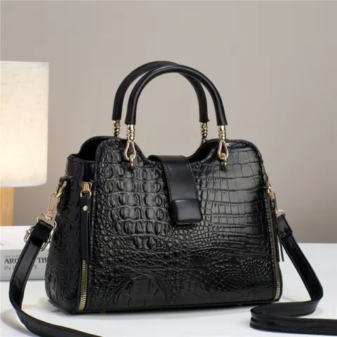 Female transverse bag with crocodile print, large capacity Wallets and Bags - NAcloset 9 Female transverse bag with crocodile print, large capacity Wallets and Bags - NAcloset 9