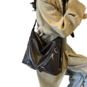 Bolsa de ombro moderna e espaçosa, ideal para o dia a dia Carteiras e Bolsas - nacloset