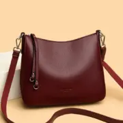 Genuine, elegant and versatile leather cross-sectional bag NAcloset 2