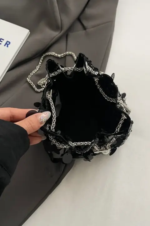Bolsa transversal de lantejoulas com corrente Carteiras e Bolsas - nacloset 24 Bolsa transversal de lantejoulas com corrente Carteiras e Bolsas - nacloset 24