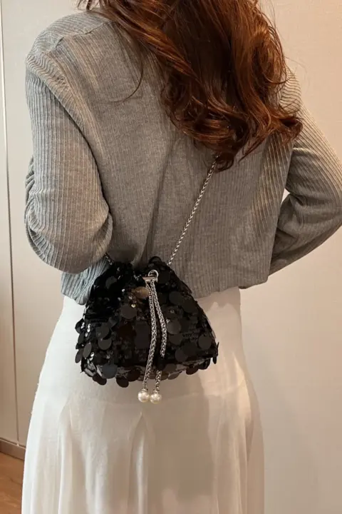 Bolsa transversal de lantejoulas com corrente Carteiras e Bolsas - nacloset 19 Bolsa transversal de lantejoulas com corrente Carteiras e Bolsas - nacloset 19