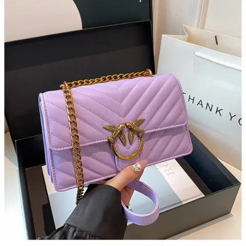 Female transverse bag with chain, elegant and versatile, to use on shoulder Bags and wallets - NAcloset 11 Female transverse bag with chain, elegant and versatile, to use on shoulder Bags and wallets - NAcloset 11