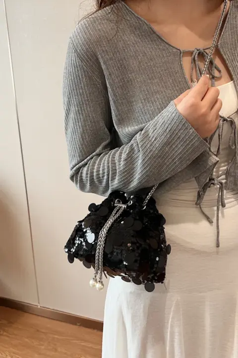 Bolsa transversal de lantejoulas com corrente Carteiras e Bolsas - nacloset 18 Bolsa transversal de lantejoulas com corrente Carteiras e Bolsas - nacloset 18