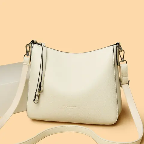 Genuine, elegant and versatile leather cross-sectional bag NAcloset 4 Genuine, elegant and versatile leather cross-sectional bag NAcloset 4