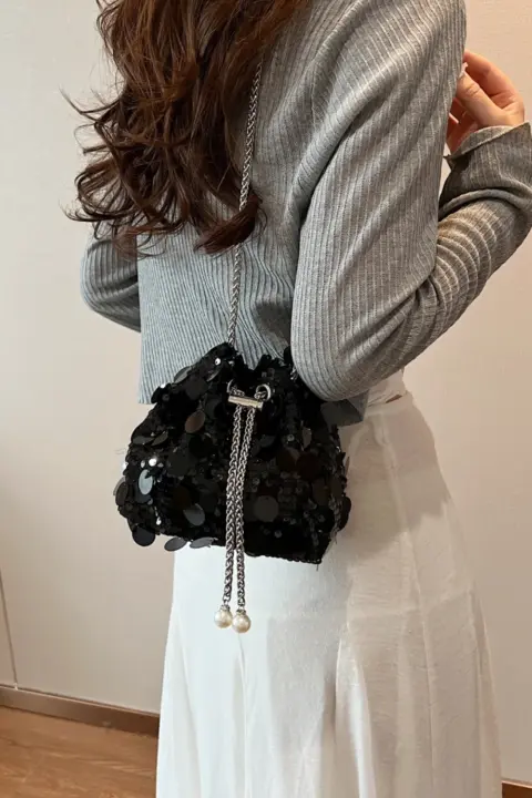 Bolsa transversal de lantejoulas com corrente Carteiras e Bolsas - nacloset 17 Bolsa transversal de lantejoulas com corrente Carteiras e Bolsas - nacloset 17