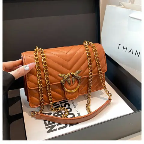 Female transverse bag with chain, elegant and versatile, to use on shoulder Bags and wallets - NAcloset 9 Female transverse bag with chain, elegant and versatile, to use on shoulder Bags and wallets - NAcloset 9
