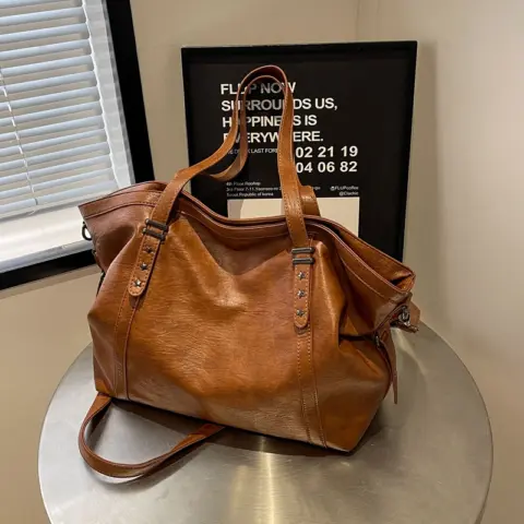 Bolsa transversal feminina de couro macio vintage (grande capacidade) Carteiras e Bolsas - nacloset 3