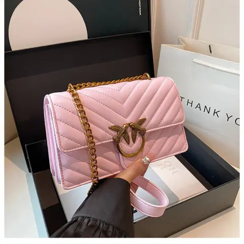 Female transverse bag with chain, elegant and versatile, to use on shoulder Bags and wallets - NAcloset 8 Female transverse bag with chain, elegant and versatile, to use on shoulder Bags and wallets - NAcloset 8