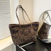 Bolsa de ombro e de mão em couro PU com estampa de leopardo Carteiras e Bolsas - nacloset