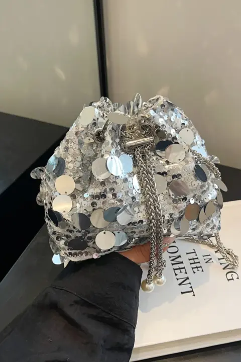 Bolsa transversal de lantejoulas com corrente Carteiras e Bolsas - nacloset 15 Bolsa transversal de lantejoulas com corrente Carteiras e Bolsas - nacloset 15