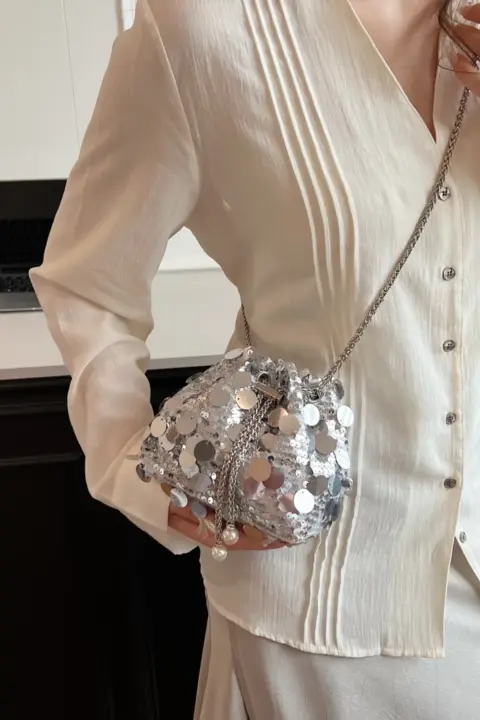 Bolsa transversal de lantejoulas com corrente Carteiras e Bolsas - nacloset 7 Bolsa transversal de lantejoulas com corrente Carteiras e Bolsas - nacloset 7