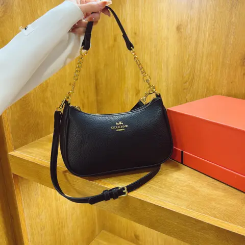 Modern and elegant transverse bag with double handles Bags and wallets - NAcloset 4