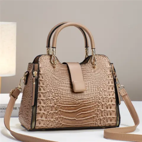 Female transverse bag with crocodile print, large capacity Wallets and Bags - NAcloset 8 Female transverse bag with crocodile print, large capacity Wallets and Bags - NAcloset 8