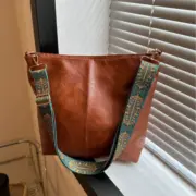 Bolsa transversal (Preto, Verde, Cáqui, Castanho) Carteiras e Bolsas - nacloset