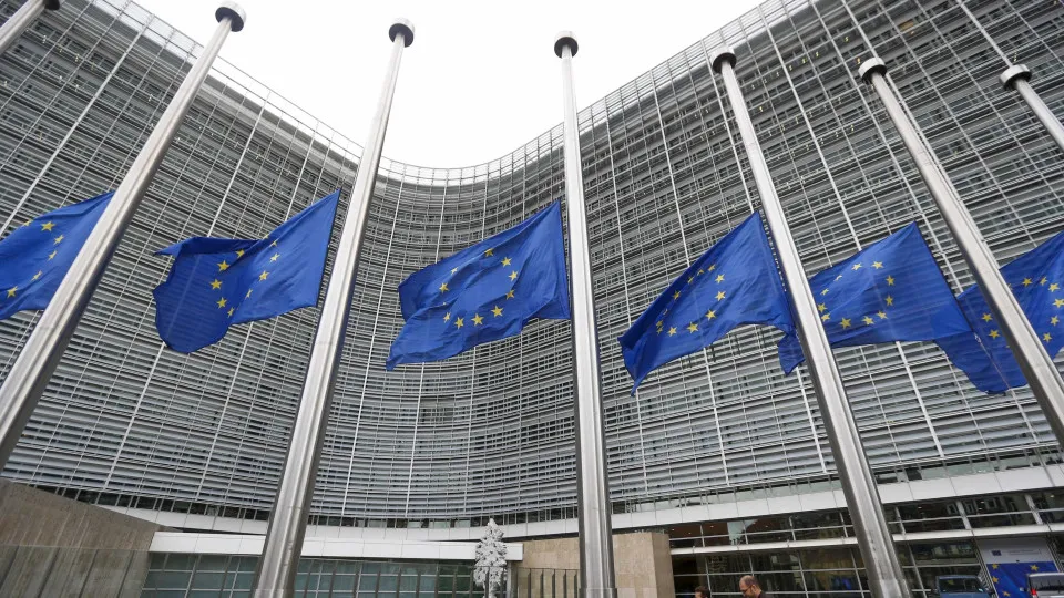 UE abre mais dois grupos de capítulos nas negociações de adesão de Kyiv
