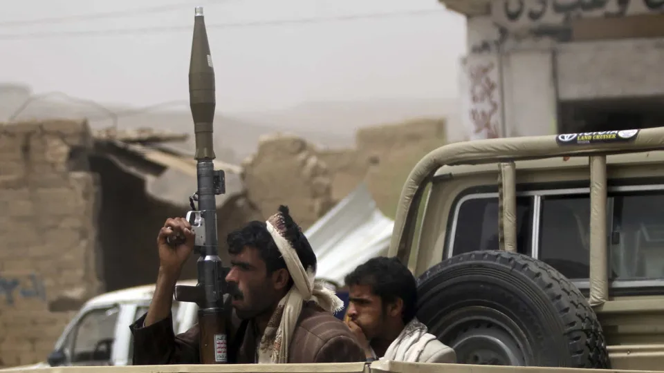 Huthis reivindicam ataques na Arábia Saudita que fizeram 13 mortos