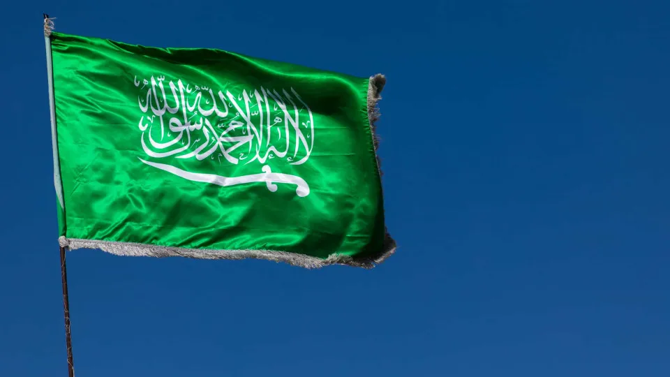 Arábia Saudita diz ter intercetado míssil que tinha como alvo Riade