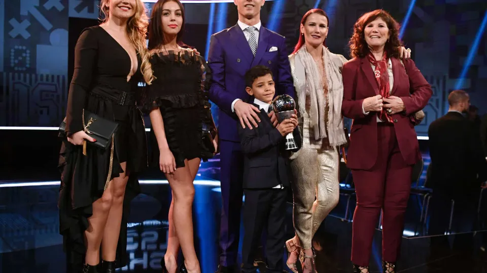 Sem reações ao comunicado, eis as publicações de Georgina e irmãs de CR7