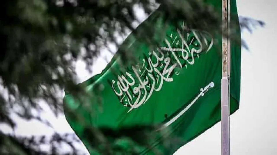Arábia Saudita afirma ter intercetado míssil lançado por Hutis