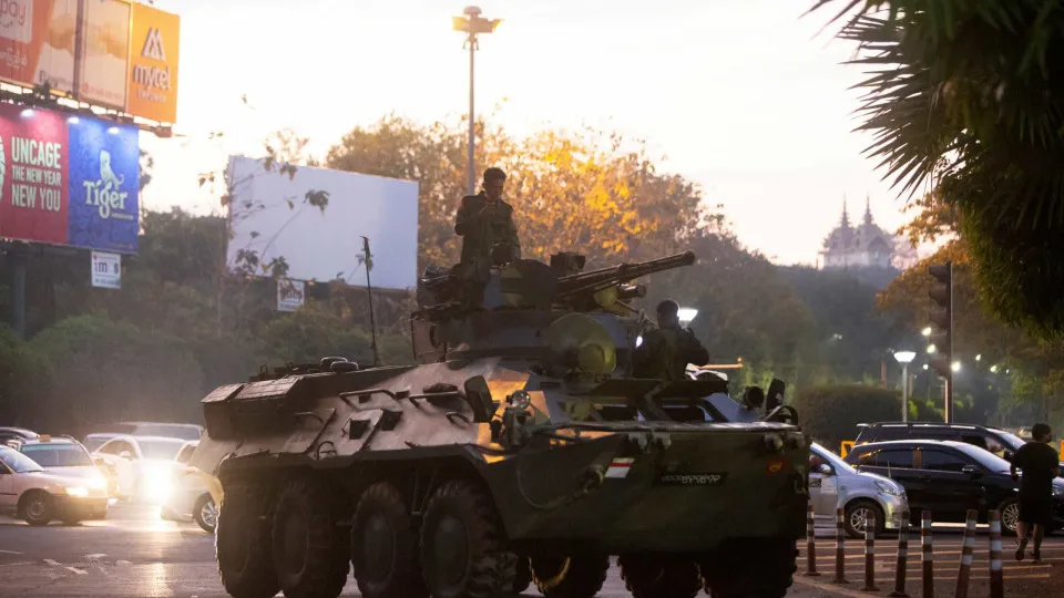 Ataque aéreo militar em Myanmar faz 11 mortos (incluindo duas crianças)