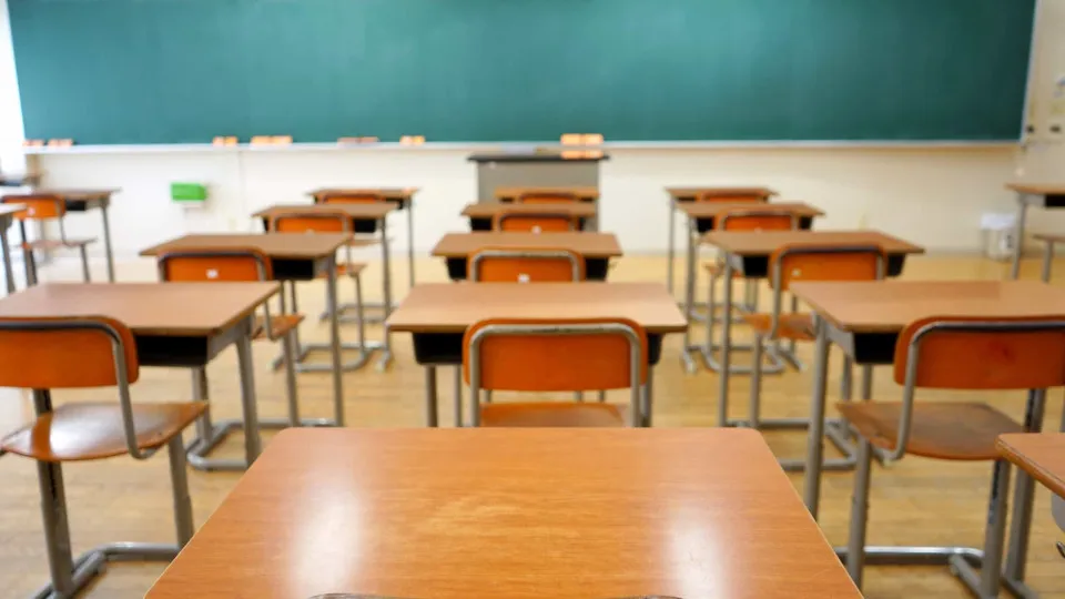 School directors are the most dissatisfied with wages in the OECD