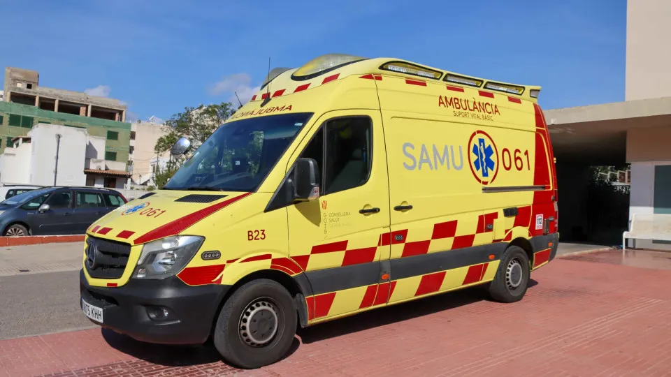 Criança sofre descarga elétrica ao sair de trampolim e fica inconsciente