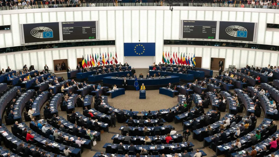 Cerca de 50 eurodeputados aparecem em pornografia