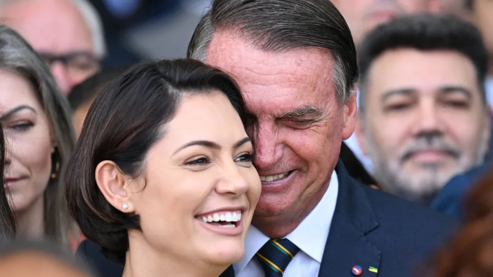 Michelle Bolsonaro diz que Jair pede união após derrota de Flávio
