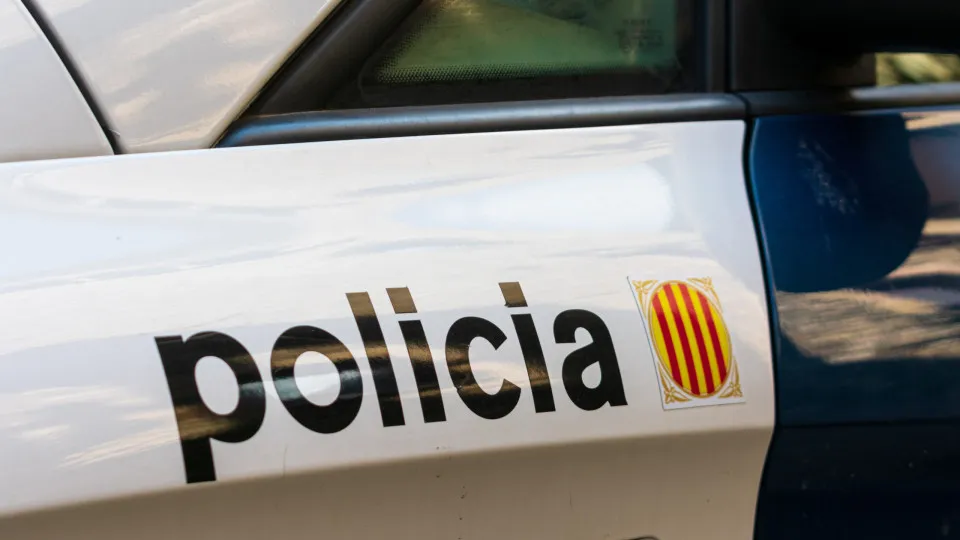 Espanha. Português sequestra e ameaça ex e foge por telhados para Andorra