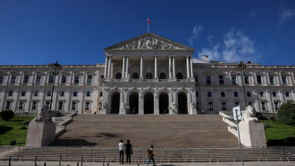 Parental leave paid 100% for six months advances in Parliament