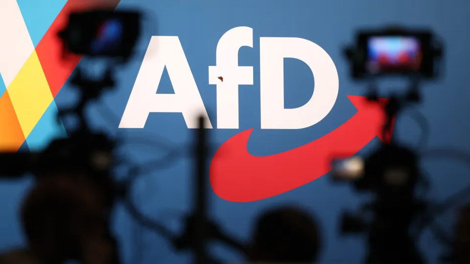 E-mails expostos do partido alemão AfD revelam possíveis irregularidades