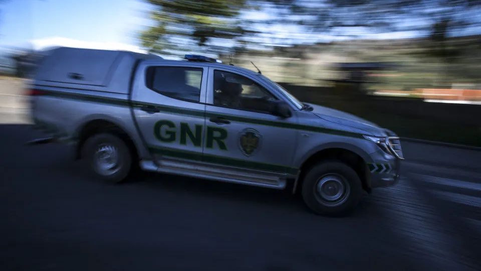 Man arrested for dangerous driving and disobedience at EN4 in Alcochete