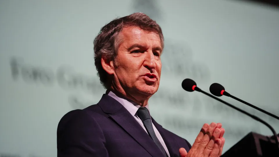 Líder do PP promete um milhão de casas para combater crise em Espanha